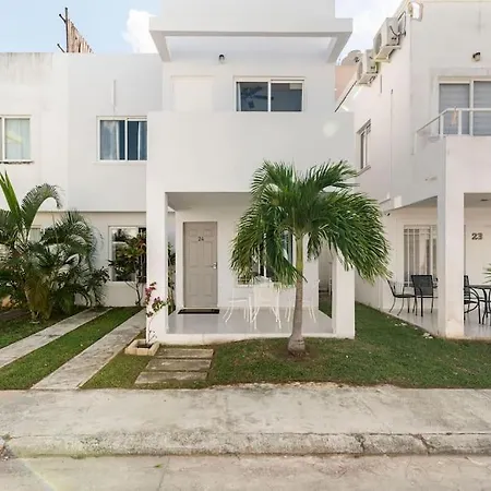 Micro Studio Perfect For Backpackers, Couples, 3 Min Drive To Playa El Nino Cancún Exterior foto