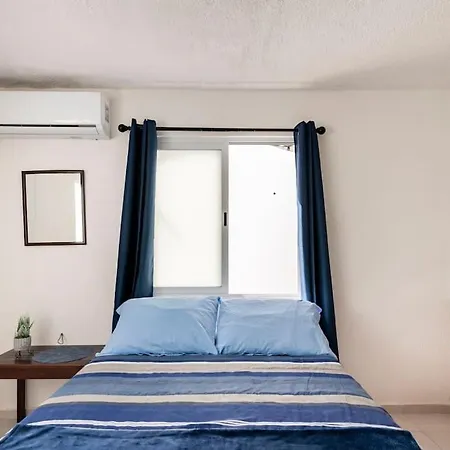 Micro Studio Perfect For Backpackers, Couples, 3 Min Drive To Playa El Nino Cancún Exterior foto