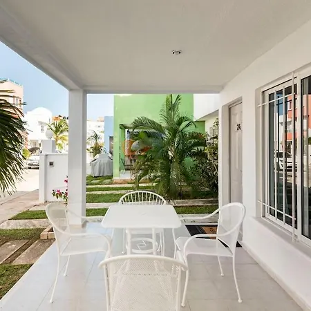 Micro Studio Perfect For Backpackers, Couples, 3 Min Drive To Playa El Nino Cancún Exterior foto