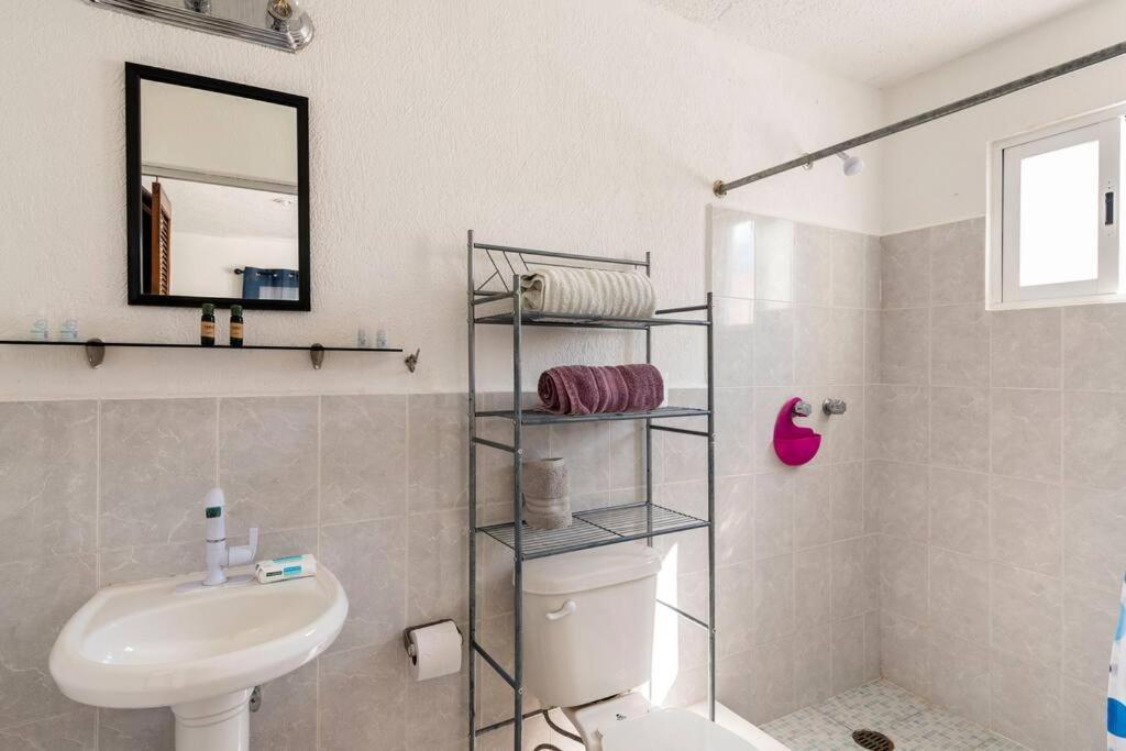 Apartamento Micro Perfect For Backpackers, Couples, 3 Min Drive To Playa El Nino Cancún